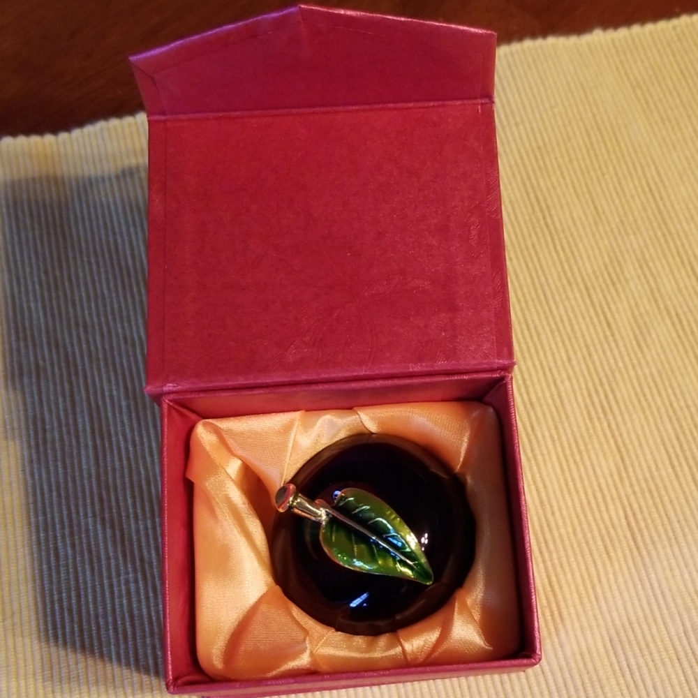 Waltz & F , NWOT, Apple Paperweight,
